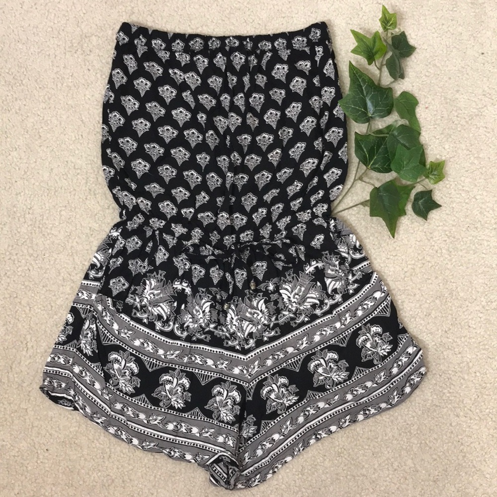 ⭐️3/$15⭐️ Cute ANGIE Strapless Romper! Small!